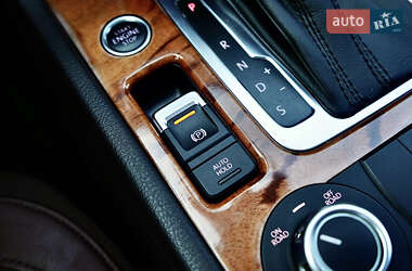 Позашляховик / Кросовер Volkswagen Touareg 2011 в 