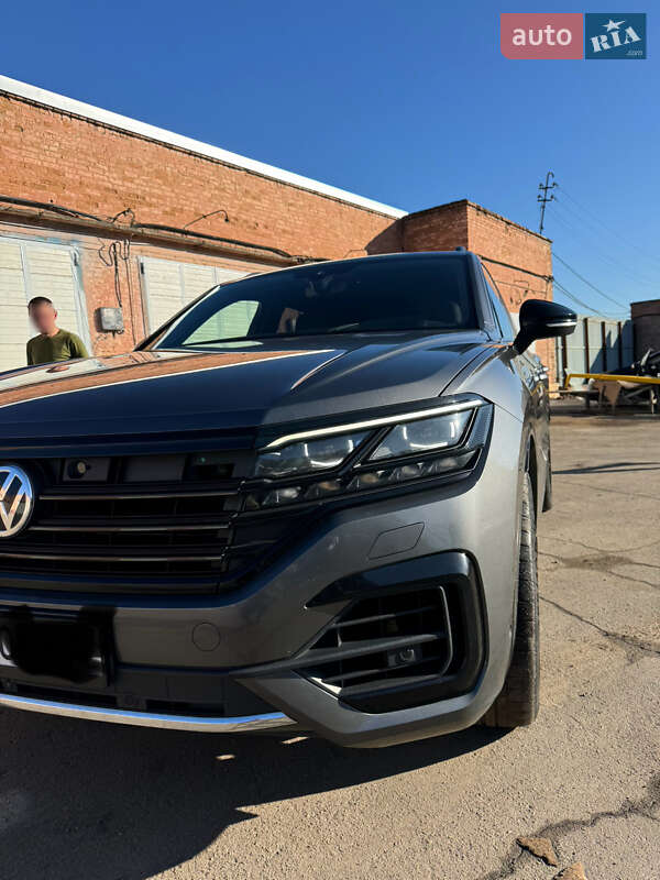 Позашляховик / Кросовер Volkswagen Touareg 2019 в Вінниці