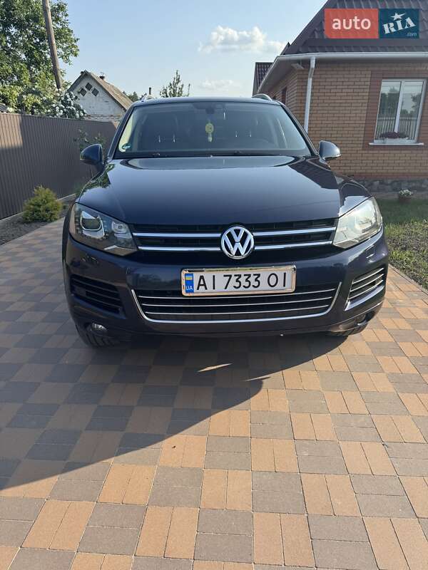 Позашляховик / Кросовер Volkswagen Touareg 2011 в 