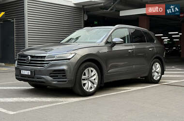 Позашляховик / Кросовер Volkswagen Touareg 2020 в Києві