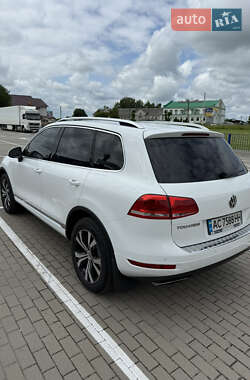 Внедорожник / Кроссовер Volkswagen Touareg 2013 в 