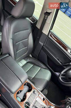 Внедорожник / Кроссовер Volkswagen Touareg 2013 в 