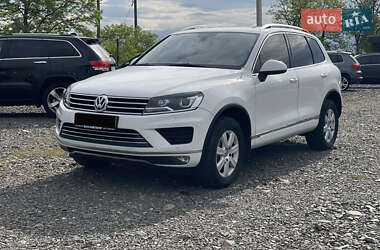 Позашляховик / Кросовер Volkswagen Touareg 2015 в Хусті