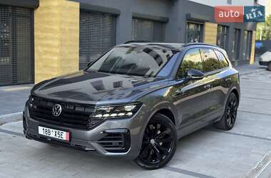 Позашляховик / Кросовер Volkswagen Touareg 2018 в 