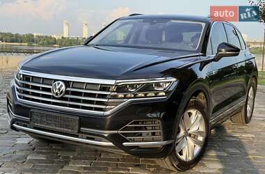 Позашляховик / Кросовер Volkswagen Touareg 2019 в Києві