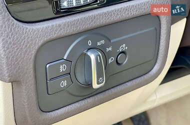 Позашляховик / Кросовер Volkswagen Touareg 2016 в 