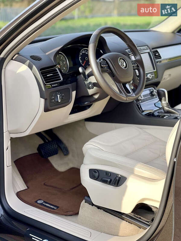 Позашляховик / Кросовер Volkswagen Touareg 2016 в Львові
