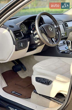 Позашляховик / Кросовер Volkswagen Touareg 2016 в 