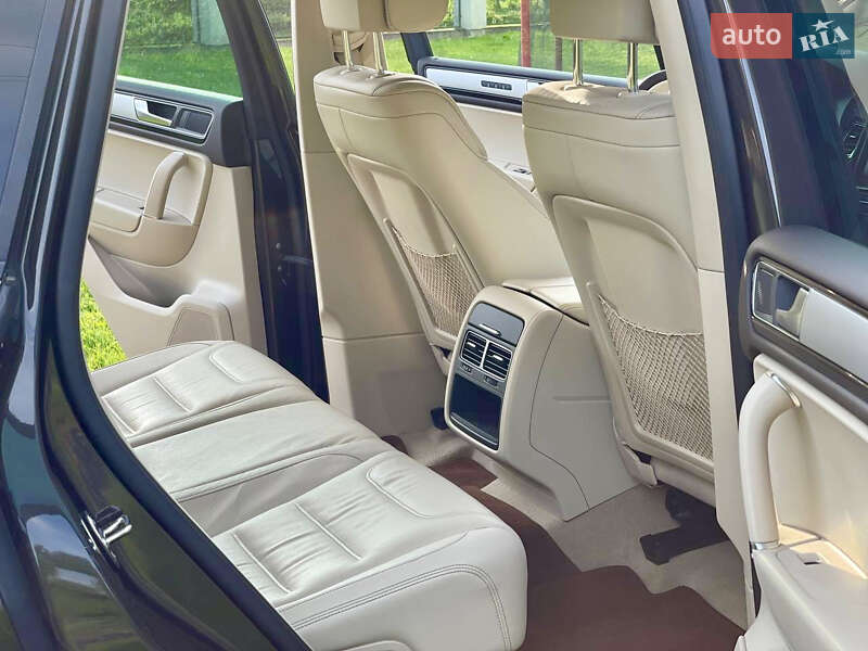 Позашляховик / Кросовер Volkswagen Touareg 2016 в Львові