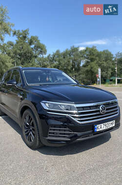 Внедорожник / Кроссовер Volkswagen Touareg 2020 в Киеве