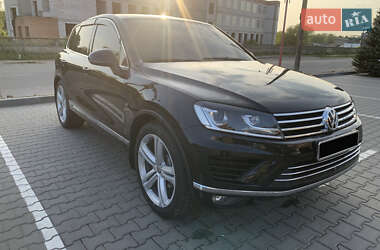 Внедорожник / Кроссовер Volkswagen Touareg 2015 в Виннице