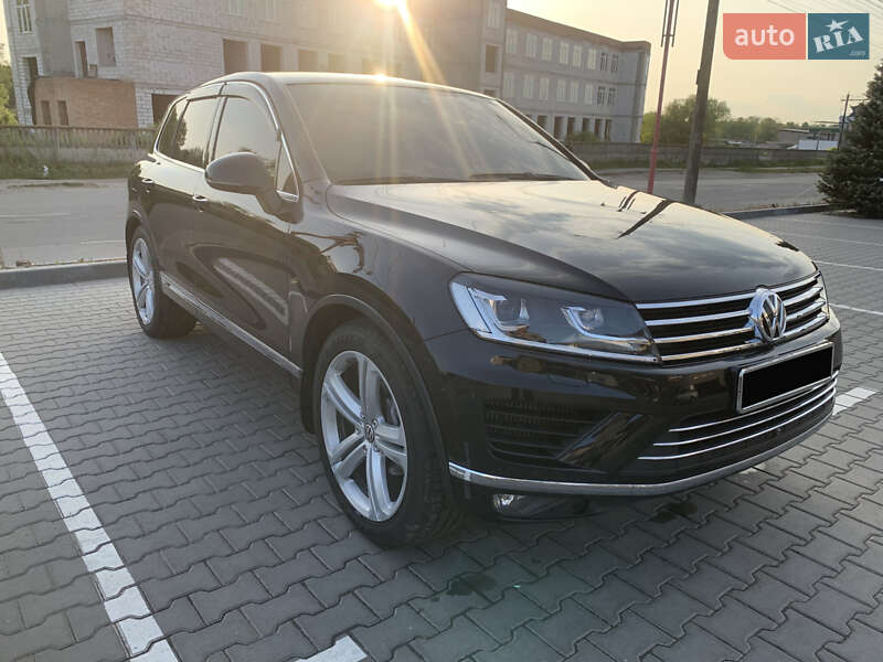 Внедорожник / Кроссовер Volkswagen Touareg 2015 в Виннице