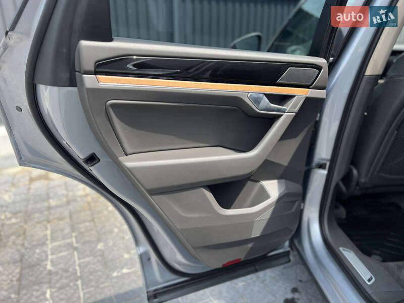 Внедорожник / Кроссовер Volkswagen Touareg 2018 в Львове