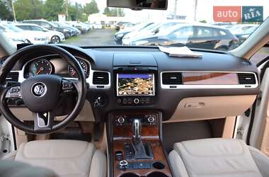 Внедорожник / Кроссовер Volkswagen Touareg 2012 в 