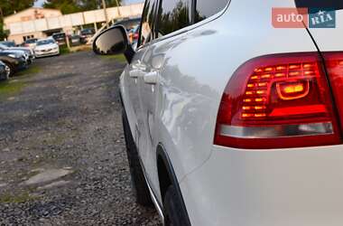 Внедорожник / Кроссовер Volkswagen Touareg 2012 в 