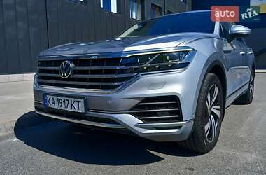 Позашляховик / Кросовер Volkswagen Touareg 2020 в Києві
