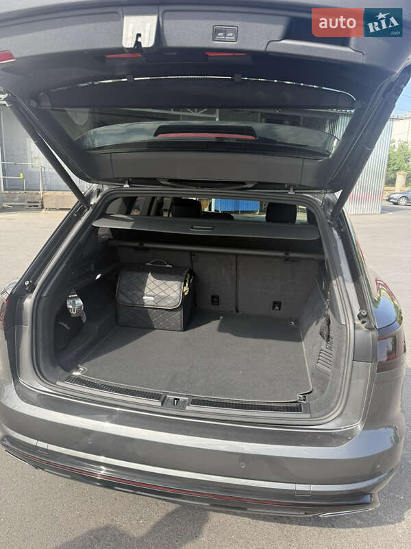 Позашляховик / Кросовер Volkswagen Touareg 2019 в Вінниці