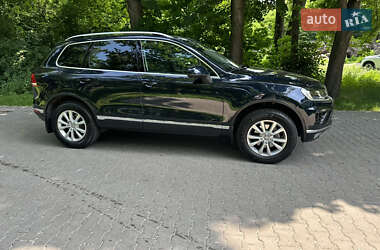 Внедорожник / Кроссовер Volkswagen Touareg 2015 в Киеве