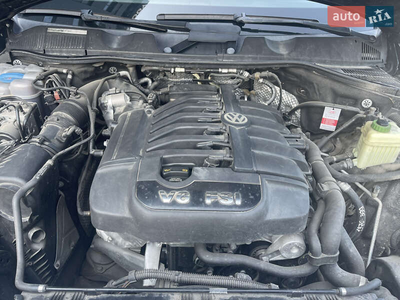 Внедорожник / Кроссовер Volkswagen Touareg 2014 в Городке