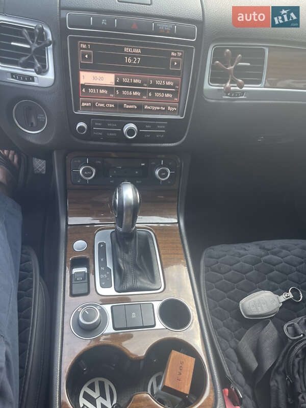 Внедорожник / Кроссовер Volkswagen Touareg 2014 в Городке