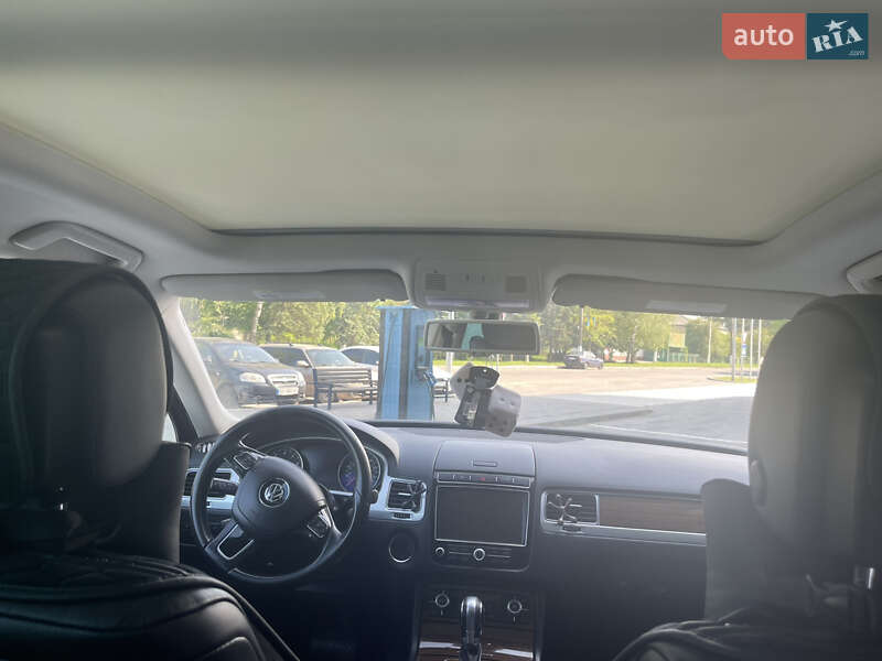 Внедорожник / Кроссовер Volkswagen Touareg 2014 в Городке