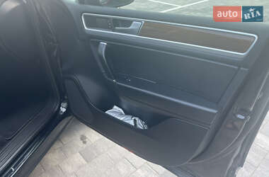 Внедорожник / Кроссовер Volkswagen Touareg 2014 в 