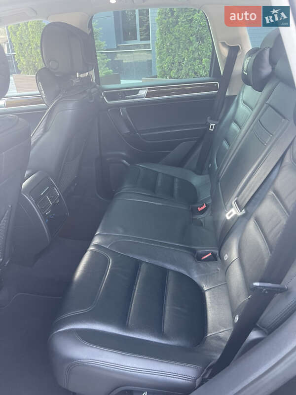 Внедорожник / Кроссовер Volkswagen Touareg 2014 в Городке