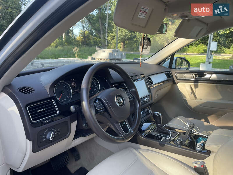Позашляховик / Кросовер Volkswagen Touareg 2013 в Трускавці