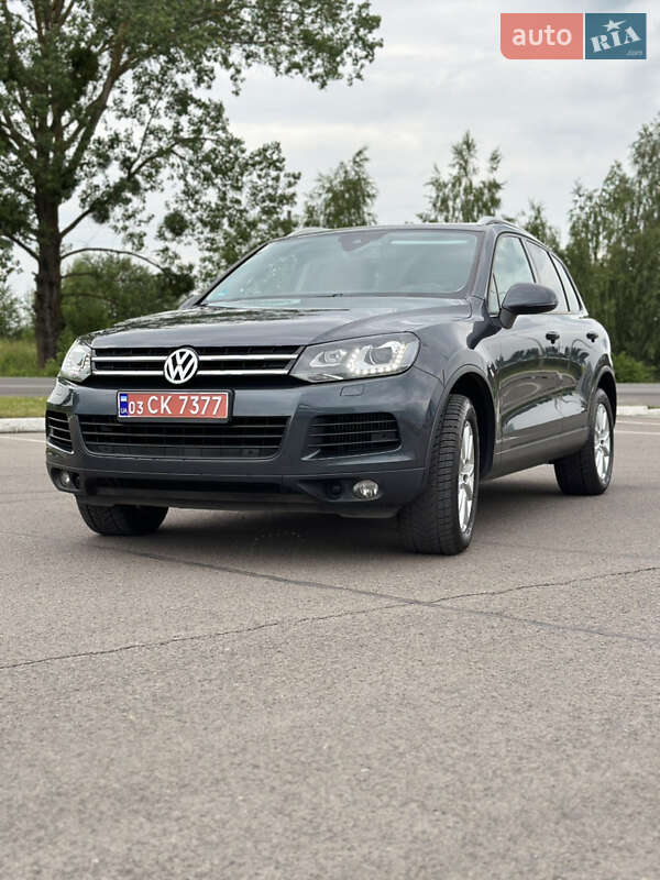 Внедорожник / Кроссовер Volkswagen Touareg 2012 в Луцке