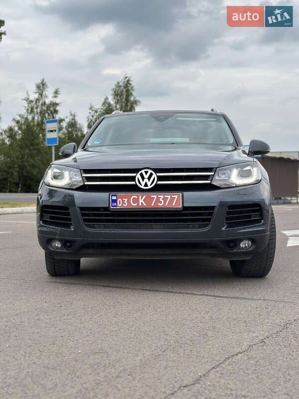 Внедорожник / Кроссовер Volkswagen Touareg 2012 в Луцке