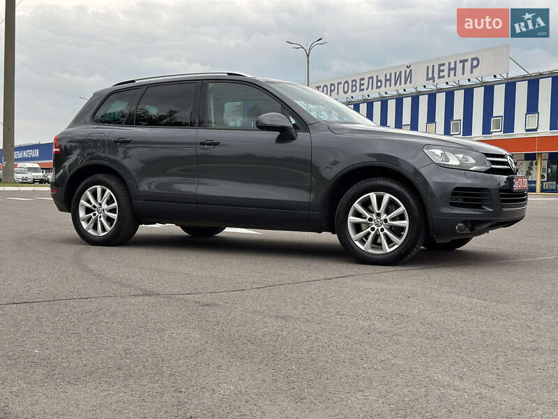 Внедорожник / Кроссовер Volkswagen Touareg 2012 в Луцке