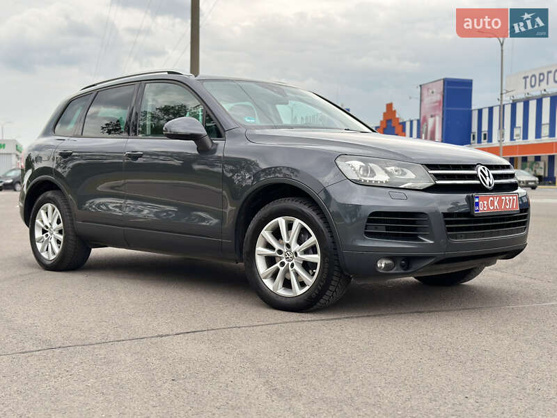 Внедорожник / Кроссовер Volkswagen Touareg 2012 в Луцке