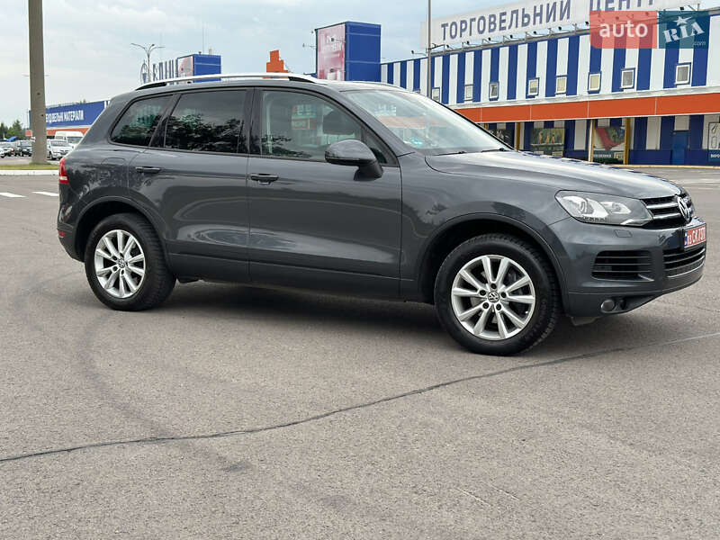 Внедорожник / Кроссовер Volkswagen Touareg 2012 в Луцке