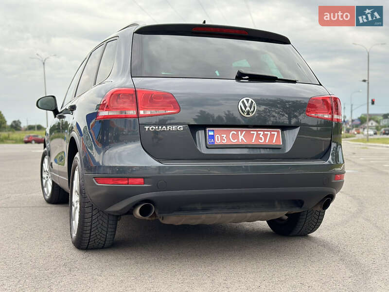 Внедорожник / Кроссовер Volkswagen Touareg 2012 в Луцке