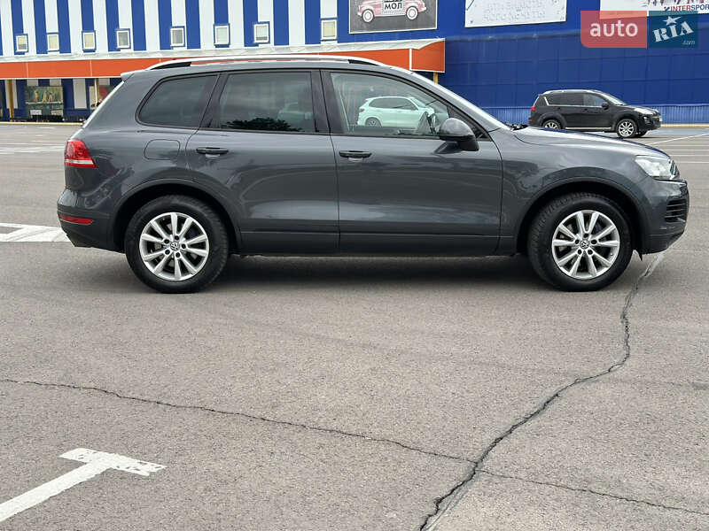 Внедорожник / Кроссовер Volkswagen Touareg 2012 в Луцке