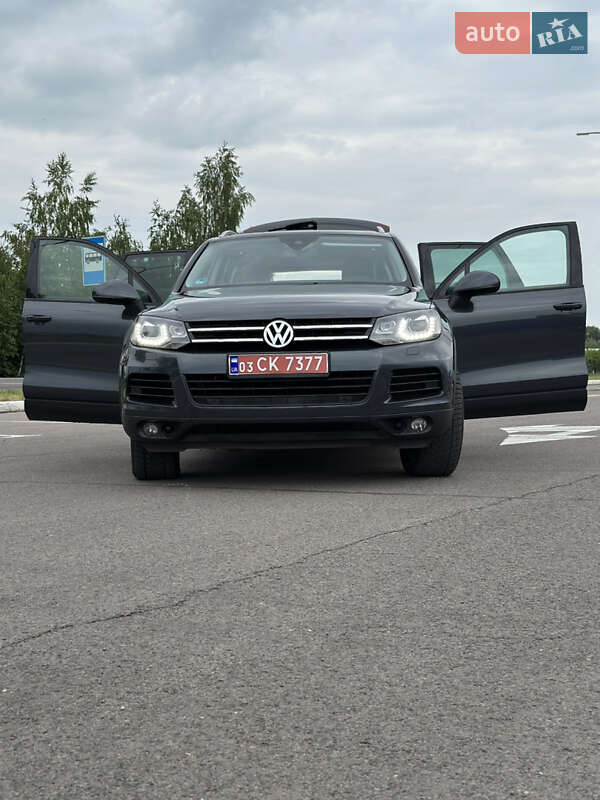 Внедорожник / Кроссовер Volkswagen Touareg 2012 в Луцке