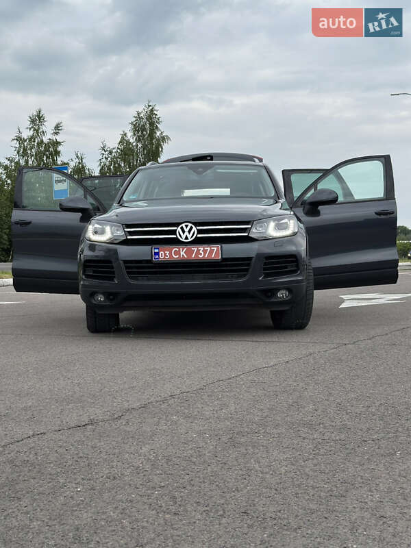 Внедорожник / Кроссовер Volkswagen Touareg 2012 в Луцке