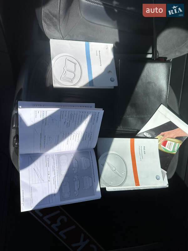 Внедорожник / Кроссовер Volkswagen Touareg 2012 в Луцке