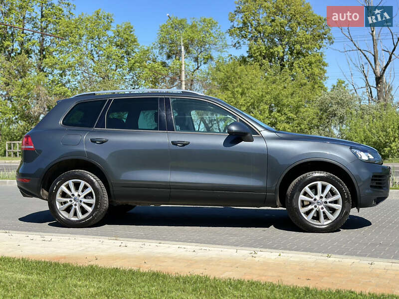 Внедорожник / Кроссовер Volkswagen Touareg 2012 в Луцке