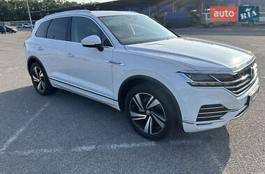 Внедорожник / Кроссовер Volkswagen Touareg 2019 в 