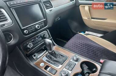 Внедорожник / Кроссовер Volkswagen Touareg 2017 в 