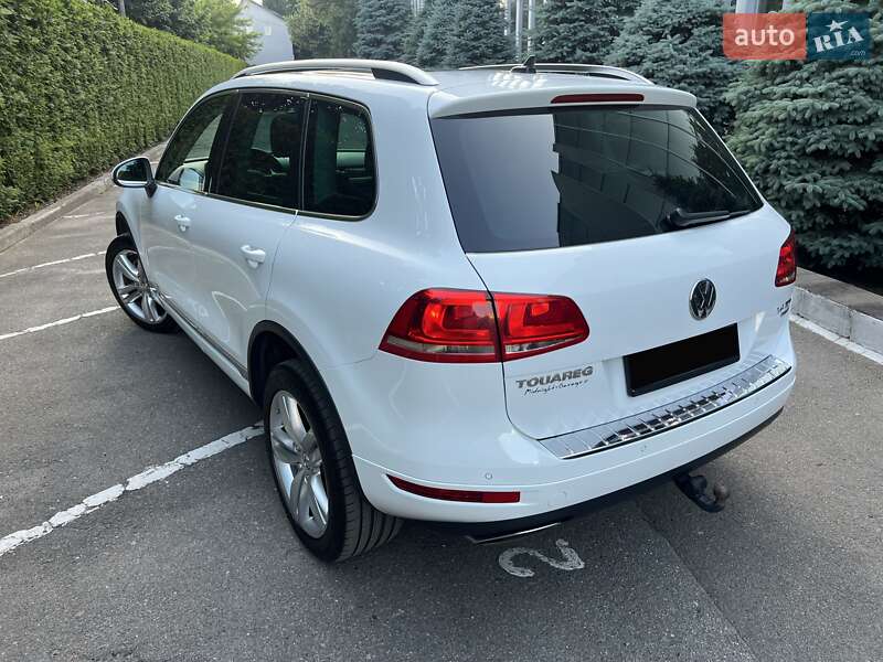 Внедорожник / Кроссовер Volkswagen Touareg 2014 в Киеве