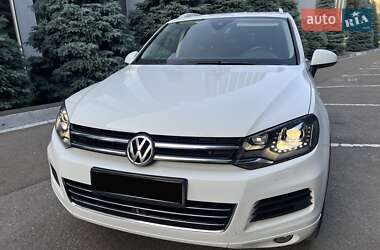 Внедорожник / Кроссовер Volkswagen Touareg 2014 в Киеве