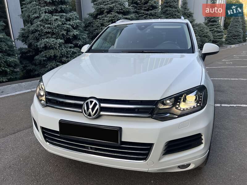 Внедорожник / Кроссовер Volkswagen Touareg 2014 в Киеве