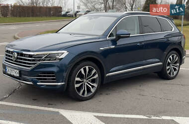 Позашляховик / Кросовер Volkswagen Touareg 2019 в Києві