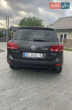 Внедорожник / Кроссовер Volkswagen Touareg 2012 в 