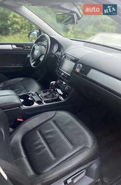 Внедорожник / Кроссовер Volkswagen Touareg 2012 в 