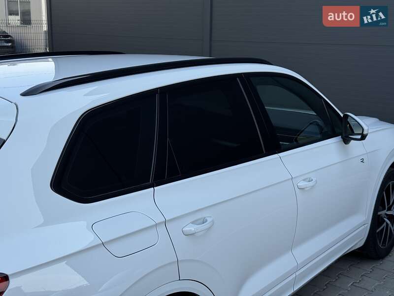 Внедорожник / Кроссовер Volkswagen Touareg 2018 в Черновцах