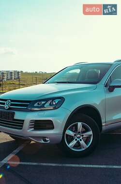 Внедорожник / Кроссовер Volkswagen Touareg 2013 в 