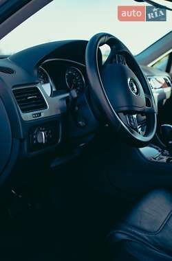 Внедорожник / Кроссовер Volkswagen Touareg 2013 в 